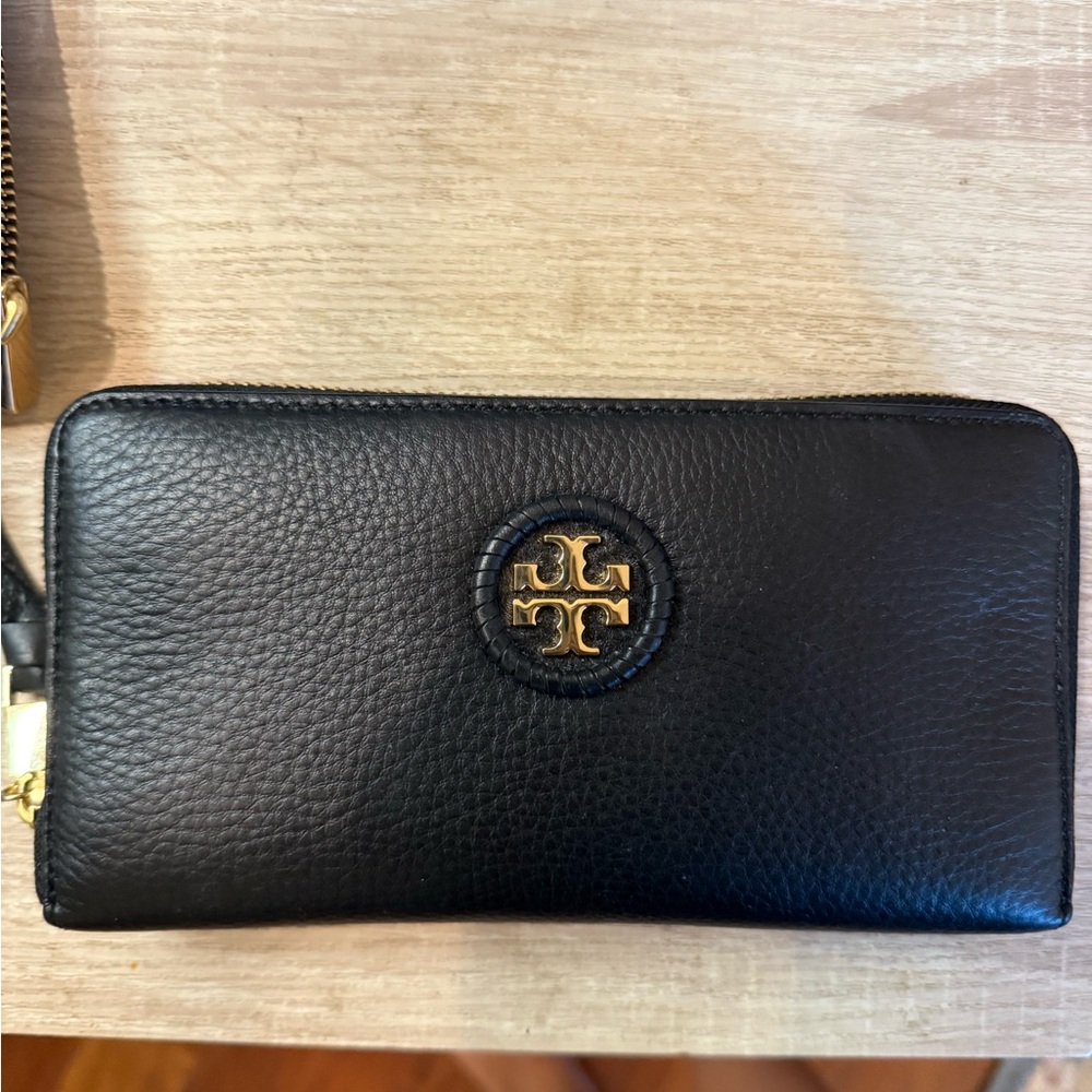 Tory Burch Black Leather Zip Wallet